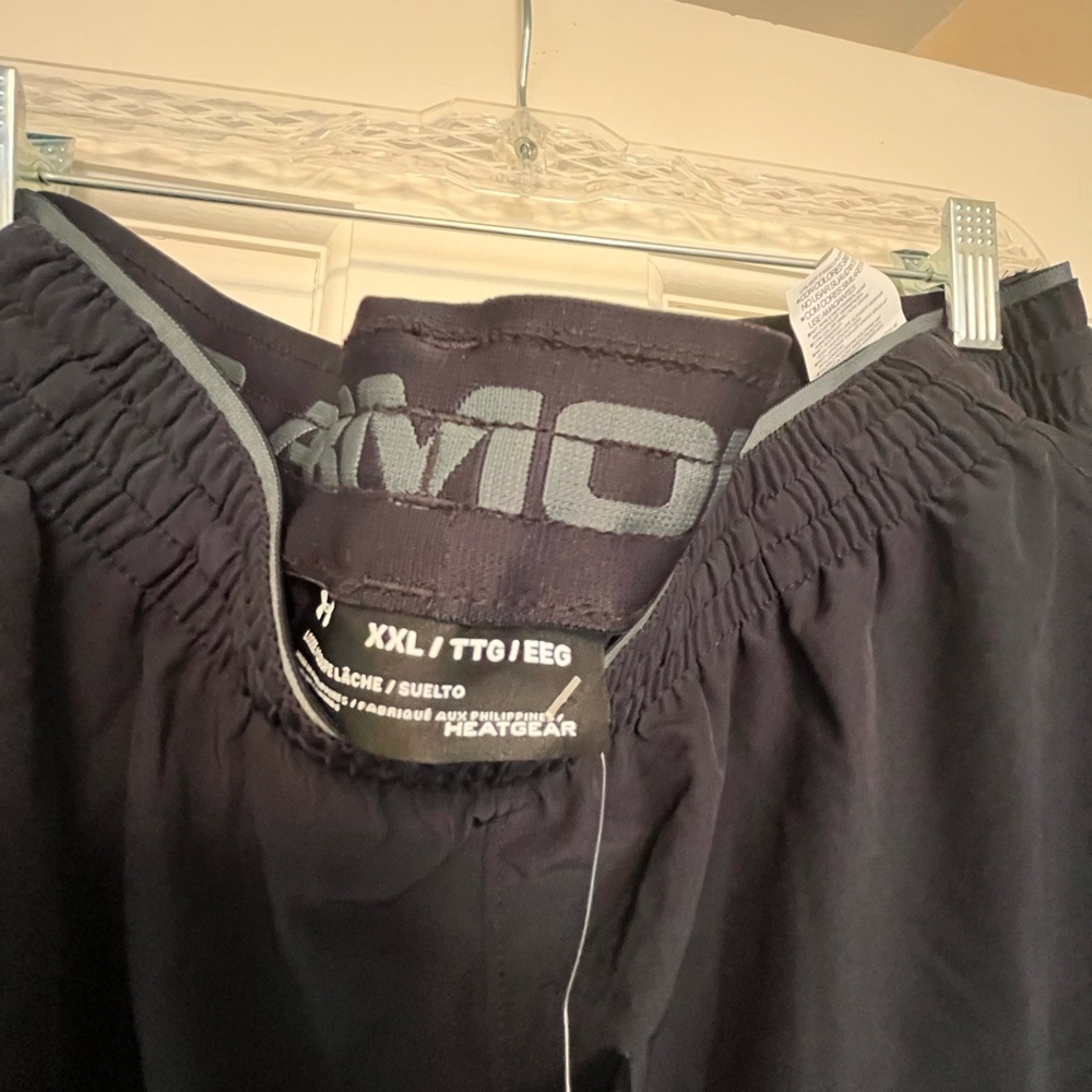 Under Armour Black HeatGear Shorts - Picture 2 of 3